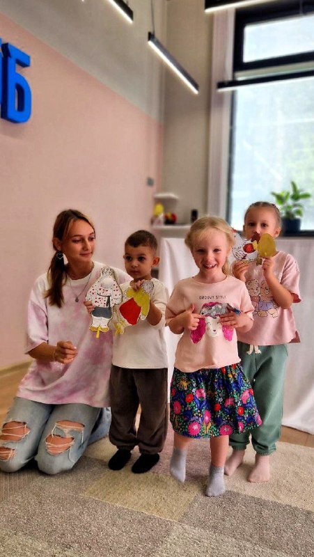 Дети на занятии «Кукольный театр» в «Ух-ты, Куб!»