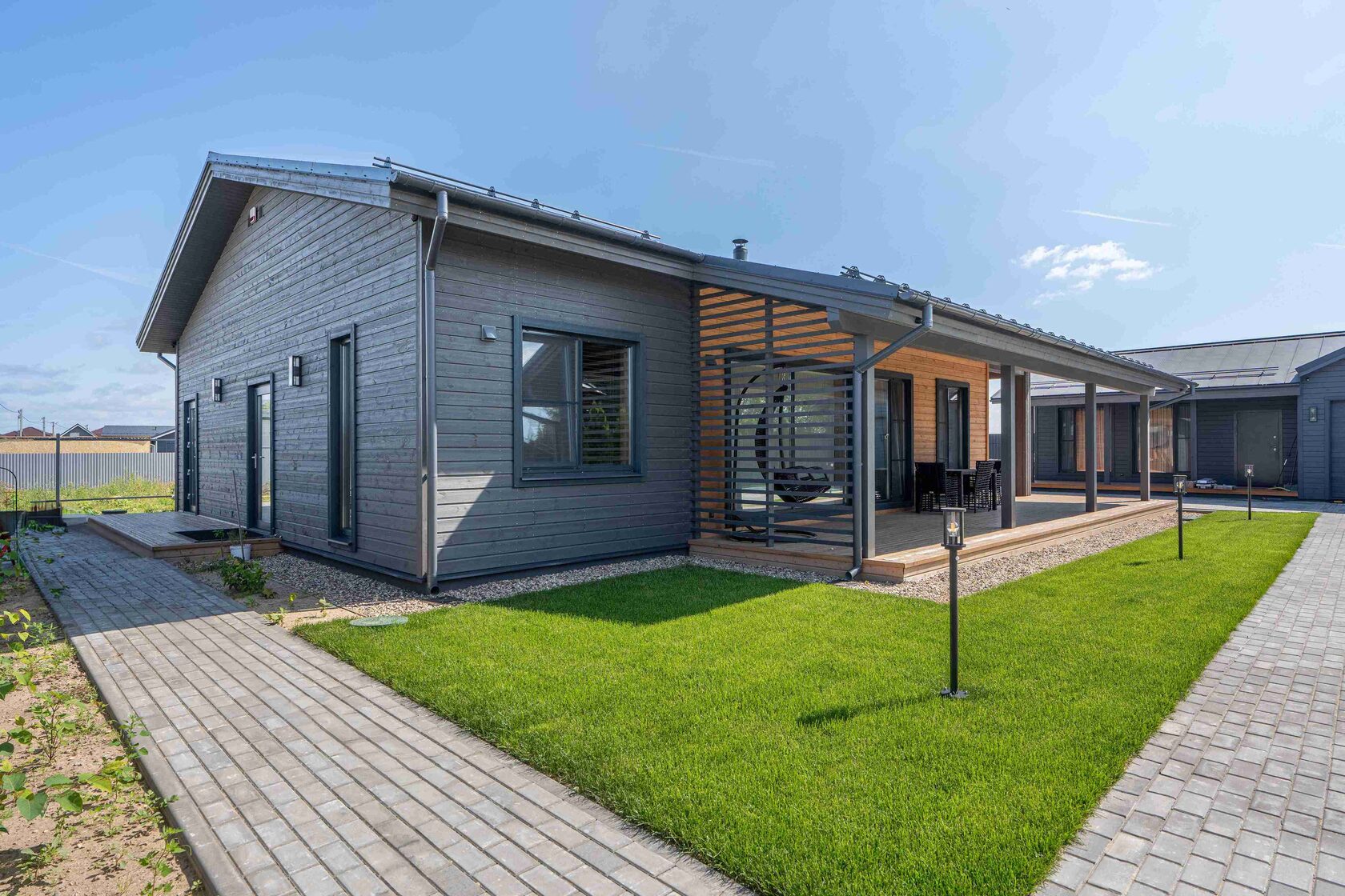 Одноэтажный каркасный дом на просторном участке