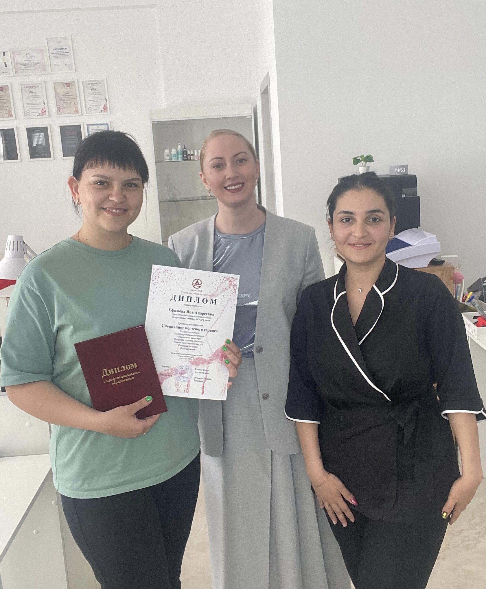 Школа нейла. Базовые курсы. Рубрикатор для мастера маникюра. Dizi Nail курсы. Курсы парикмахеров в Екатеринбурге с нуля