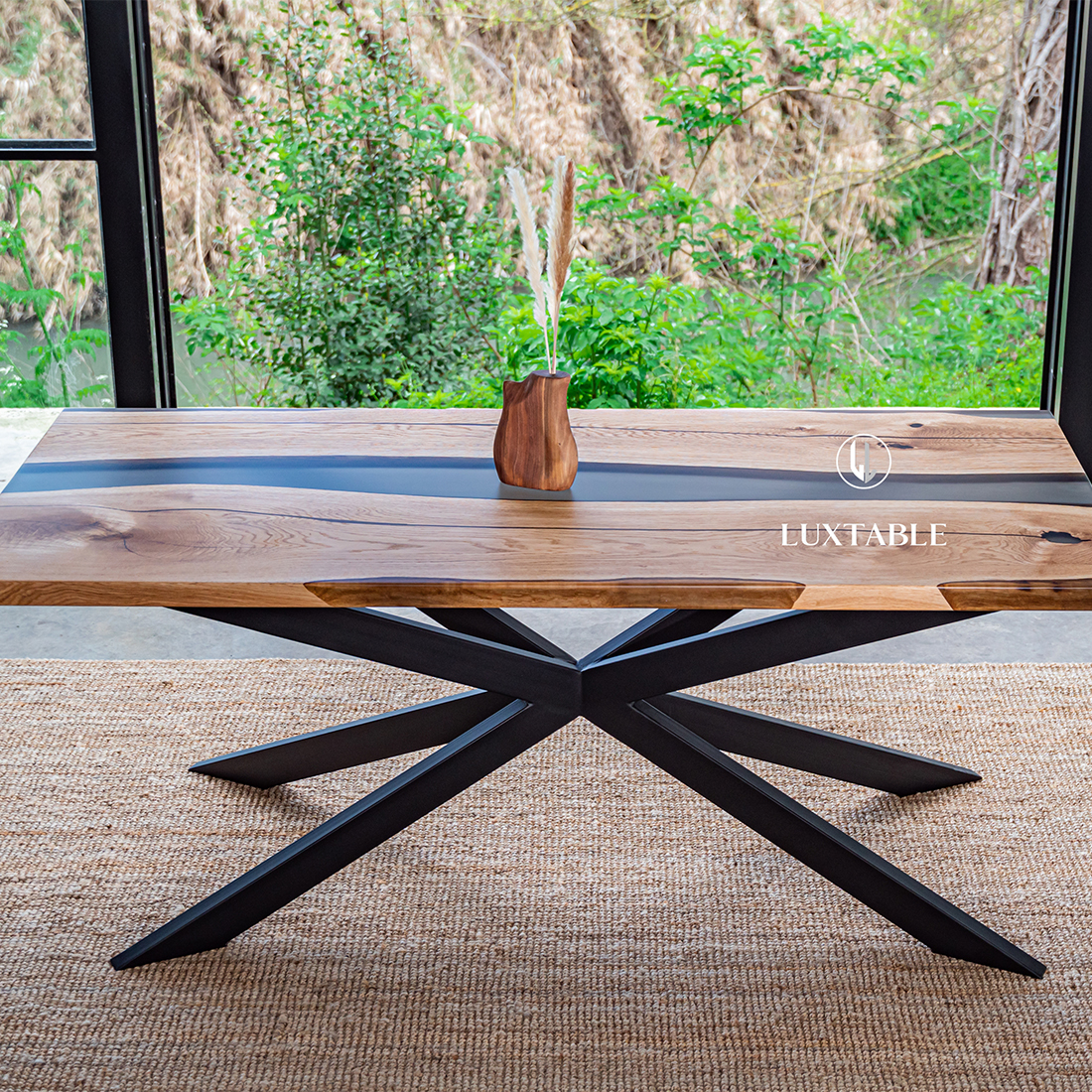 Epoxidharz Tische Alagoas aus europäischem Nussbaum und hellblauem Epoxidharz mit Metallic Effekt