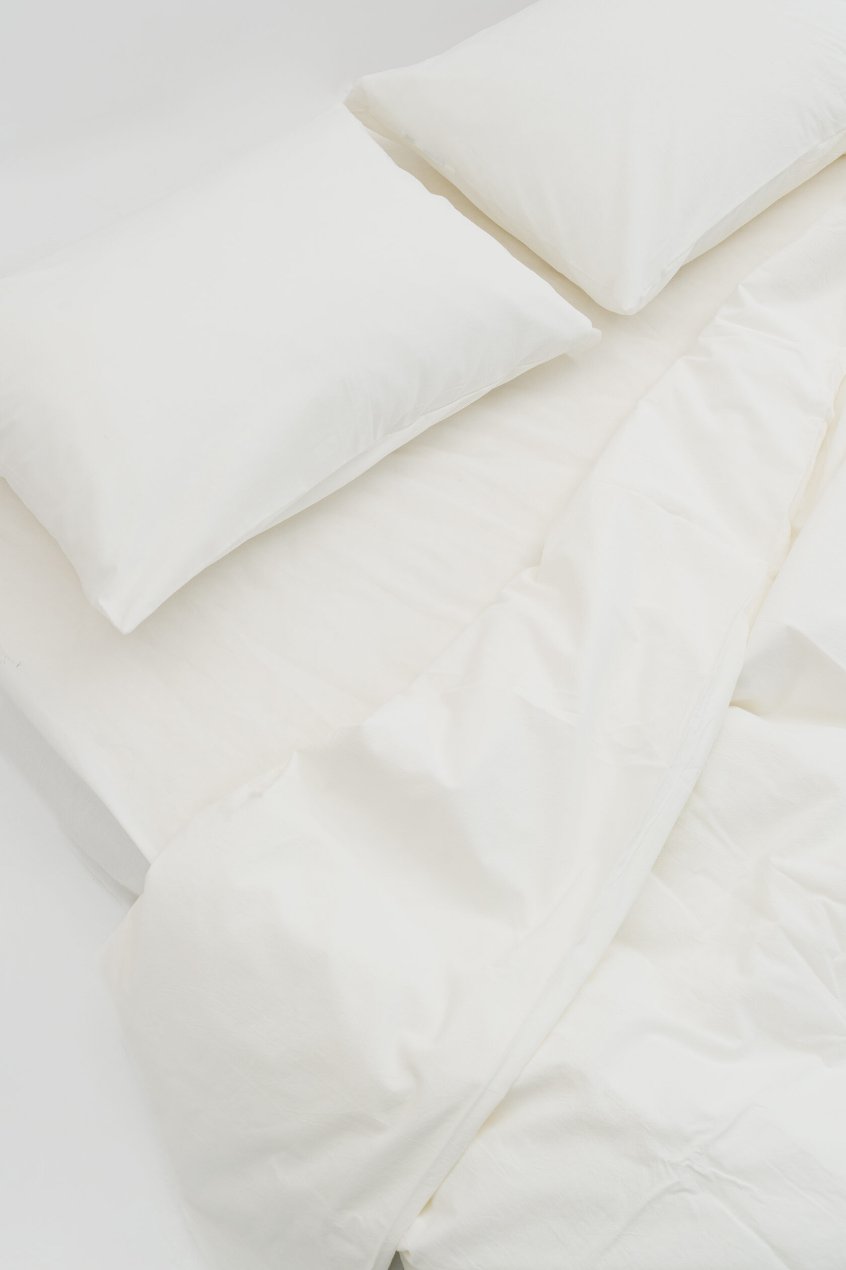 постельное белье пододеяльник 200х200. чисто белое постельное белье. белое пастельно ебелье. белая простыня. постельное белье белое сатин.