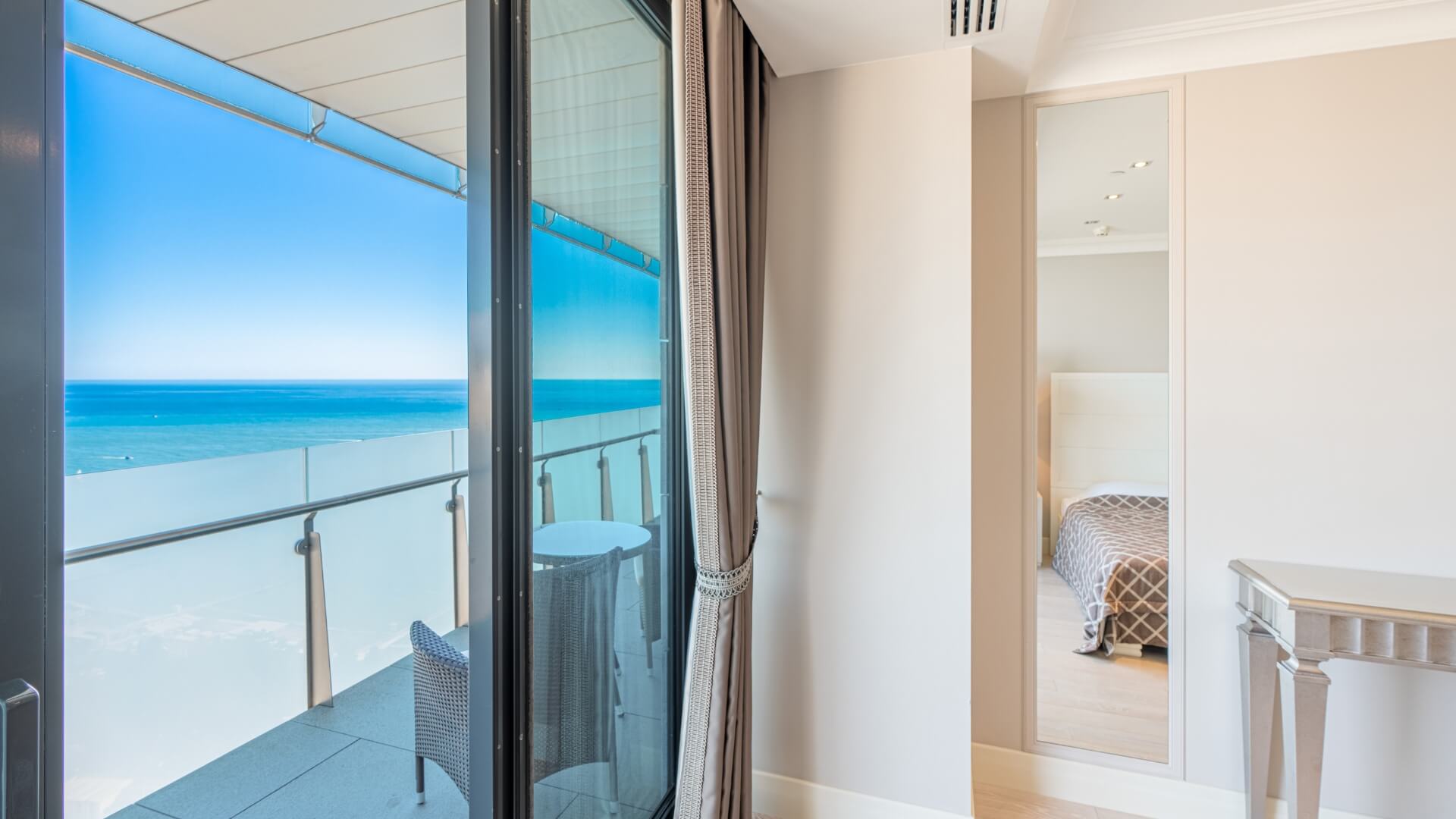 Черное море в Сочи, аренда жилья на первой линии у моря