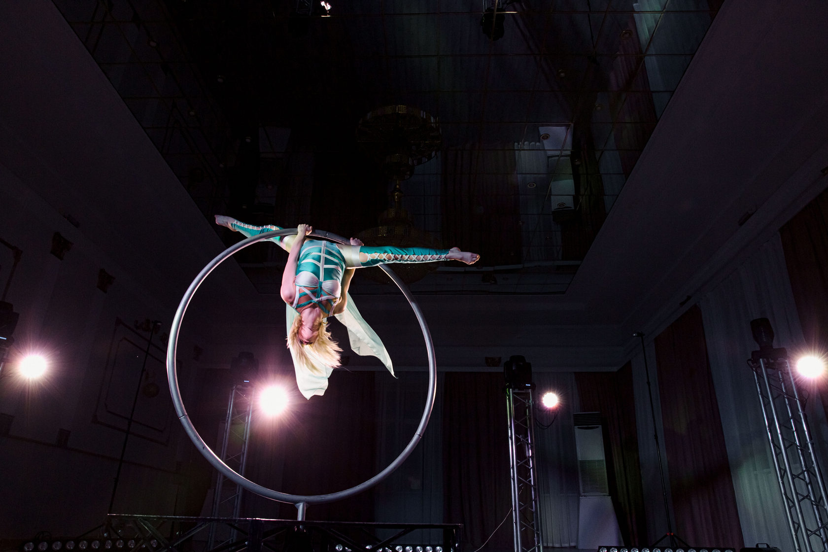 Партерное кольцо. Цирковое шоу DellArte