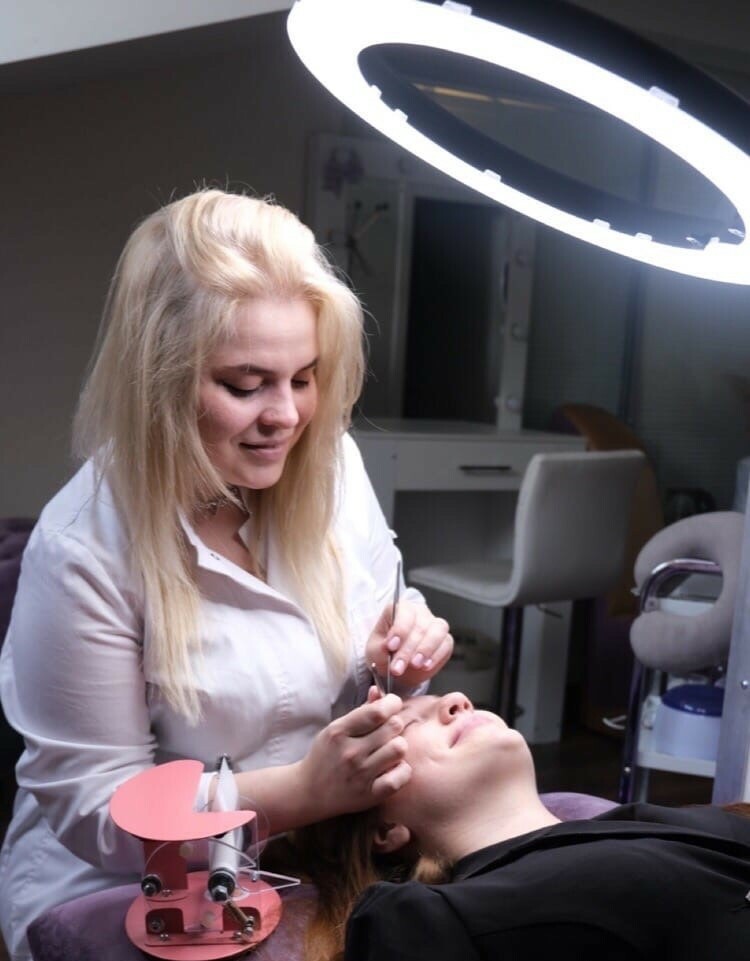 Наращивание ресниц в Москве