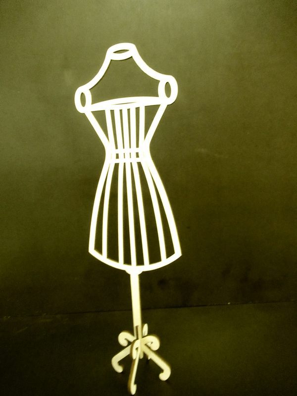 Манекен для хранения одежды кукол