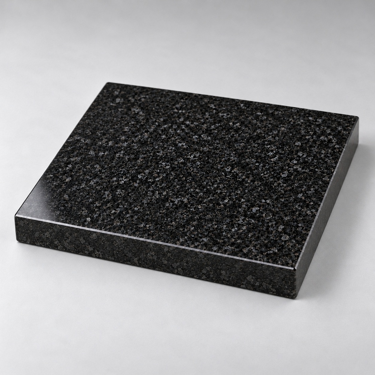 Полированная плита из чёрного гранита габбро 20×20×3 см