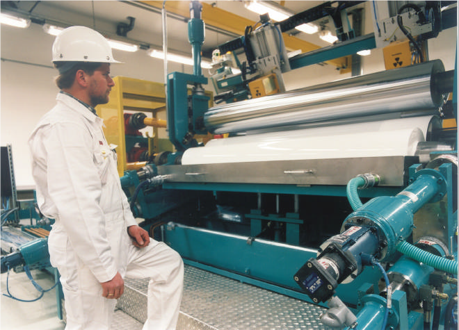 процесс нанесения краски на рулонный прокат