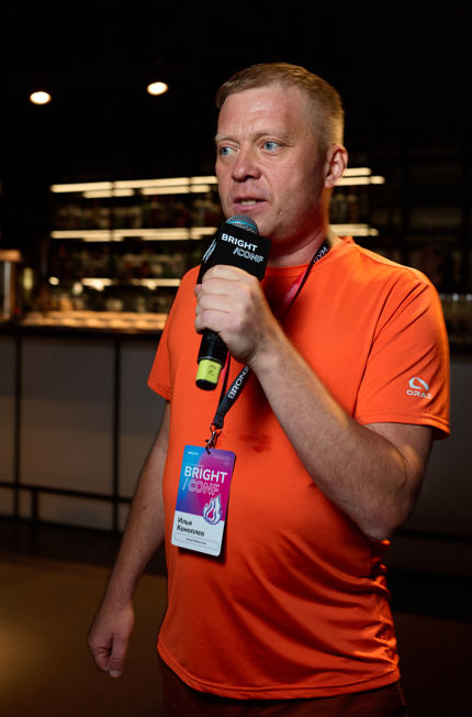 Илья Коноплёв выступает на Bright Conf