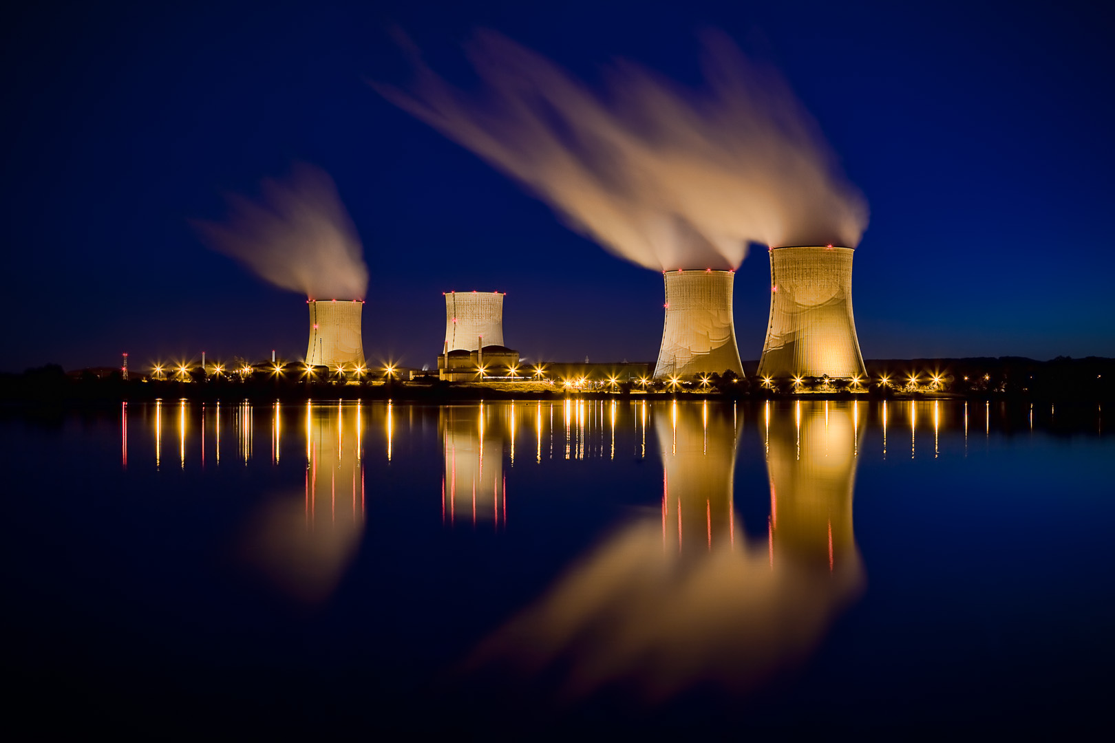 Фото атомной электростанции. АЭС Каттеном Франция. Атомная Энергетика Франции электростанции Франции. Электроэнергетика АЭС. Атомная энергия АЭС.