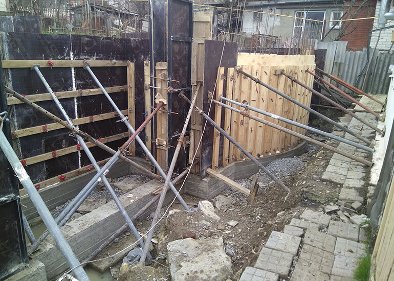 Стены фундамента дома в Новороссийске