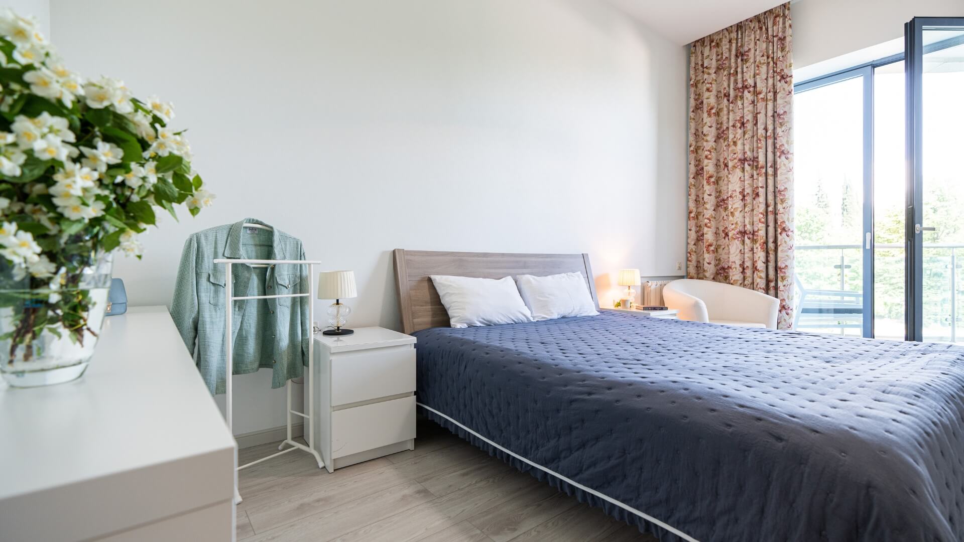 Уютная спальня в ЖК Королевский Парк Сочи, снять квартиру посуточно с ремонтом