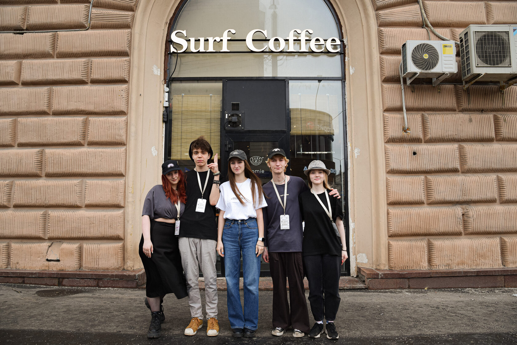 Surf coffee смоленск. Surf Coffee Москва. Surf кофейня Динамо. Московская 9 кофе. Форма серф кофе.