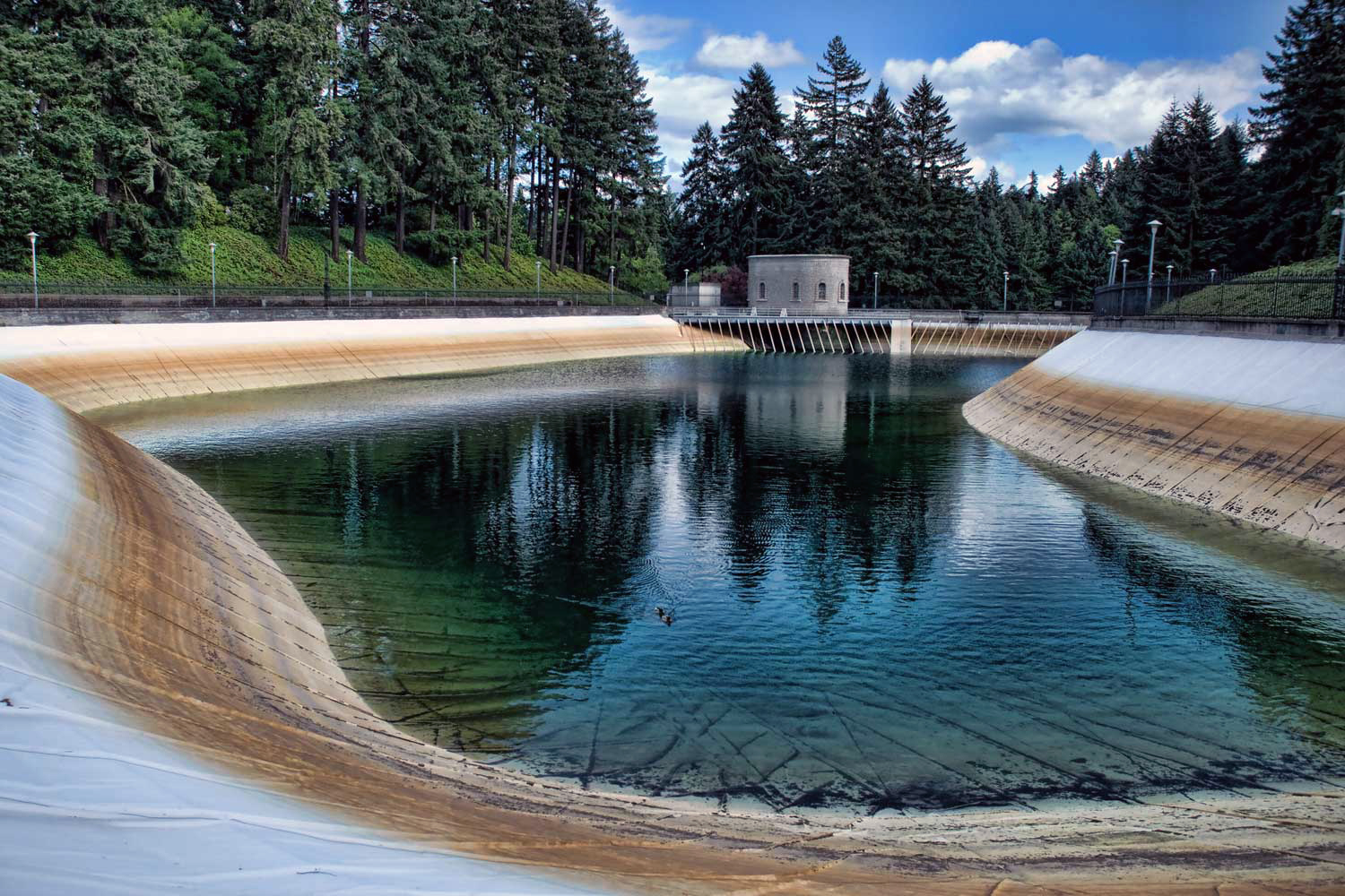 Make lake. Водные ресурсы Польши. Водные ресурсы Германии. Водные ресурсы Чехии. Американская вода.