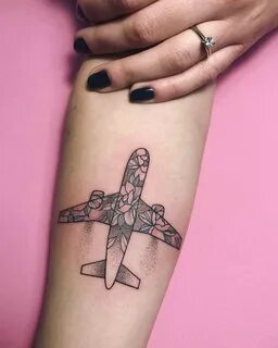 Значение татуировки бумажный самолетик