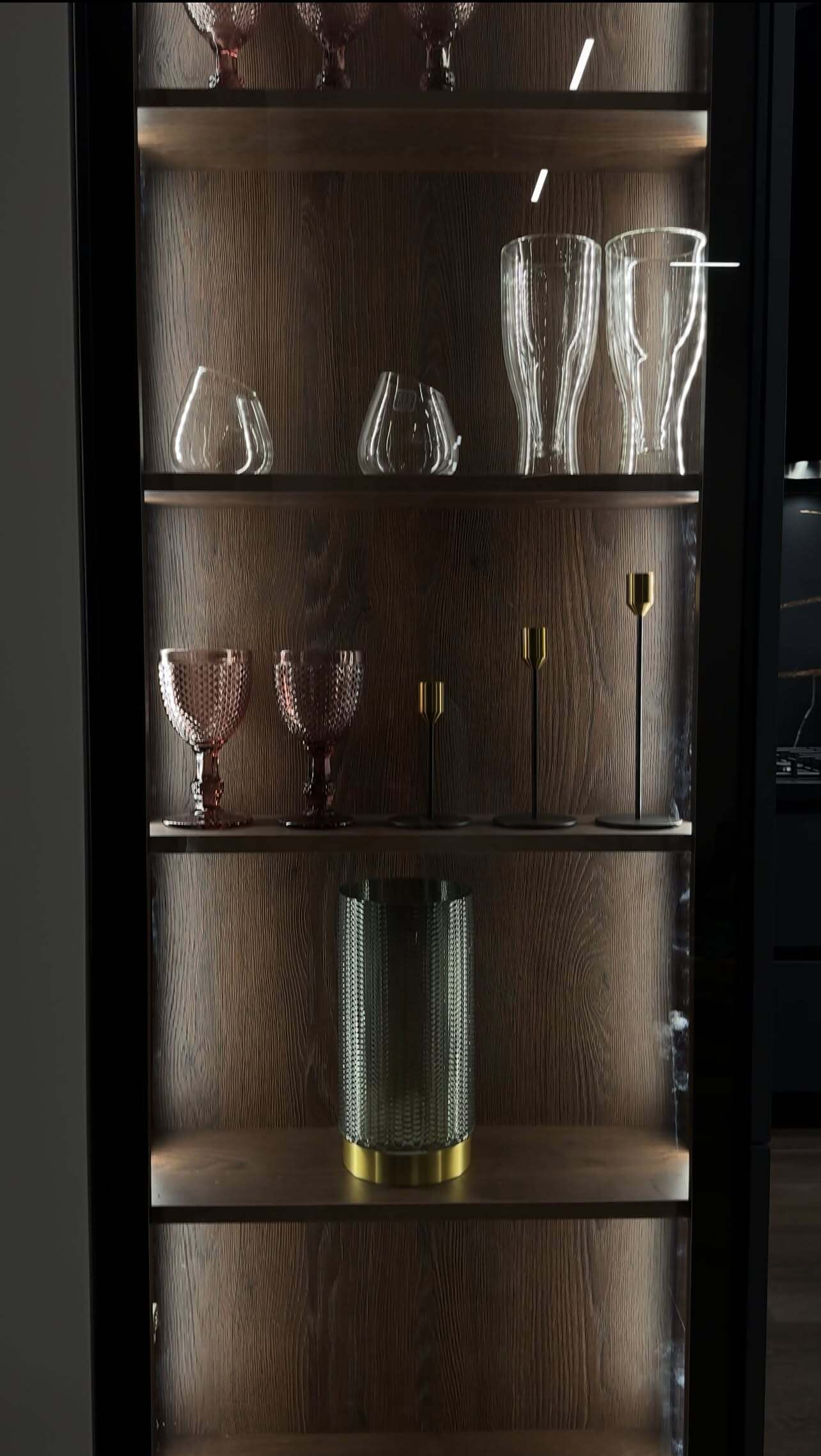 Витрина с подсветкой в кухне на заказ — ДюкМебель Краснодар