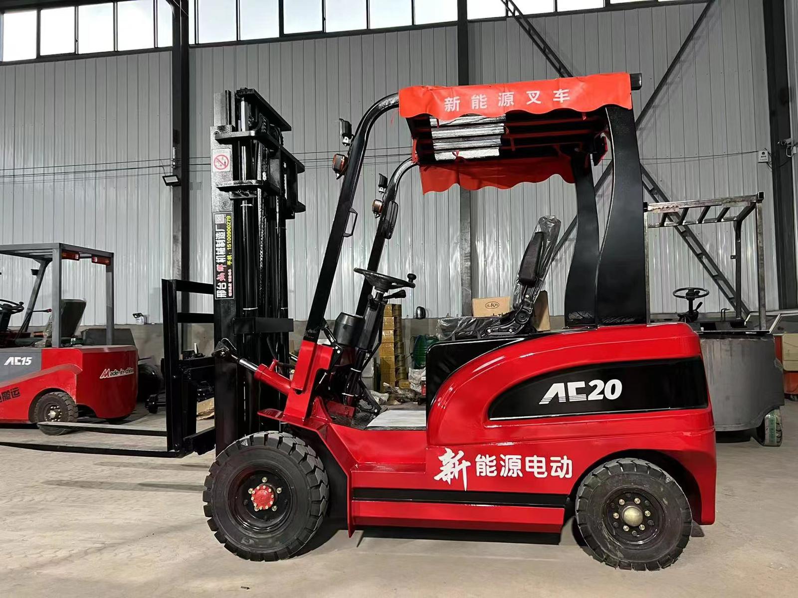 Electric forklift delivery to San Diego