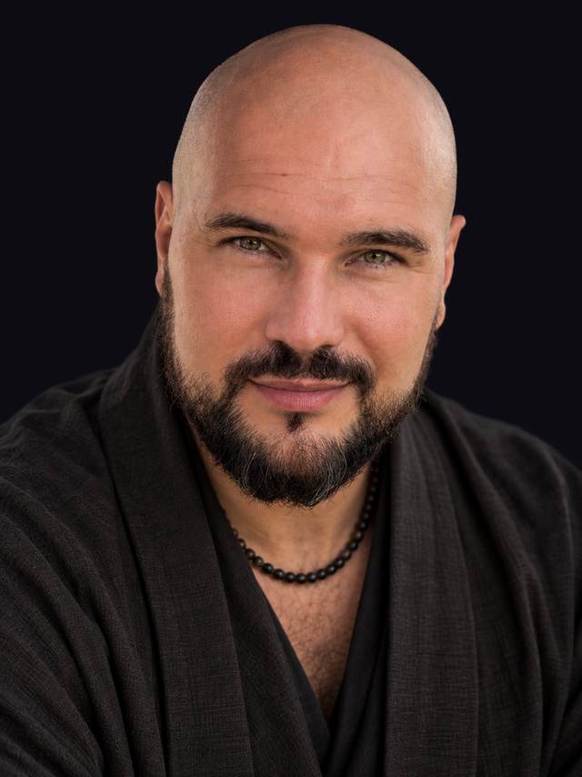 Дмитрий Холманский — автор программы «Четыре ключа»