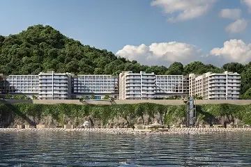 Alean Select Agoy — расположение комплекса между морем и зелёными склонами