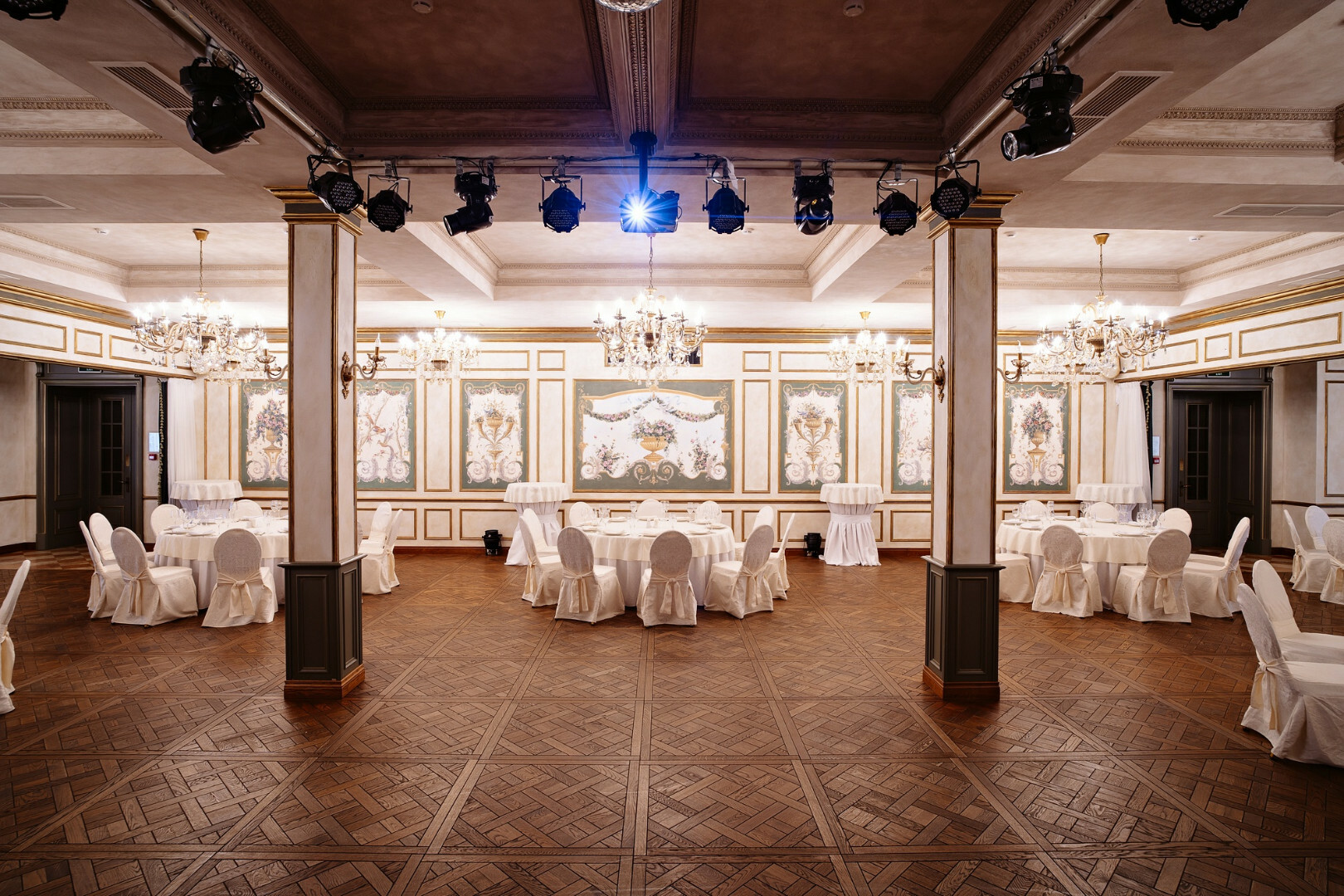 Verona hall. Банкетный зал амазония чебоксары. Кафе амазония чебоксары. Verona hall. Verona hall.