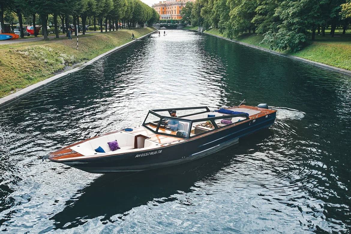 Аренда катера Blueberry до 11 гостей в СПб