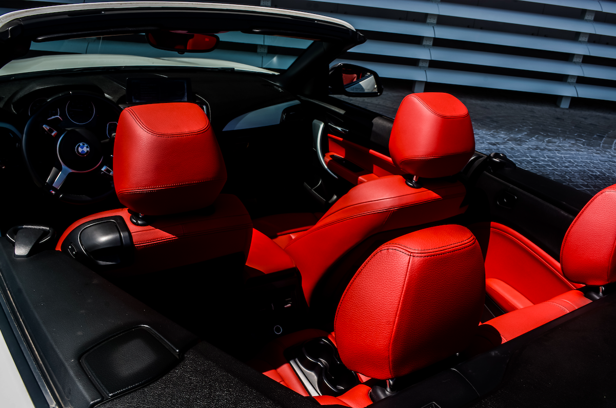 красный салон BMW M235