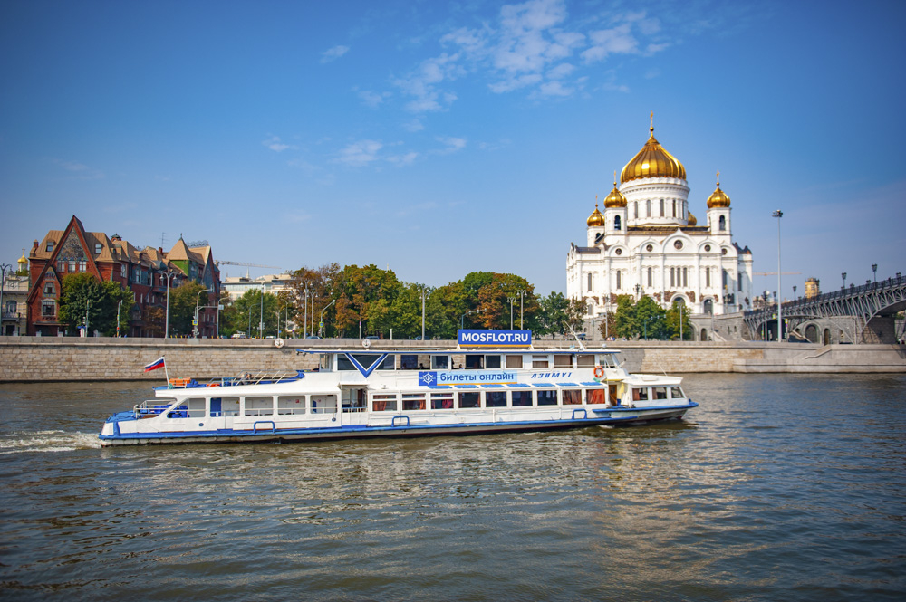 Причал крымский мост как добраться. Причал Нескучный сад. Причал Киевский Москва прогулка на теплоходе. Речной трамвай Москва.