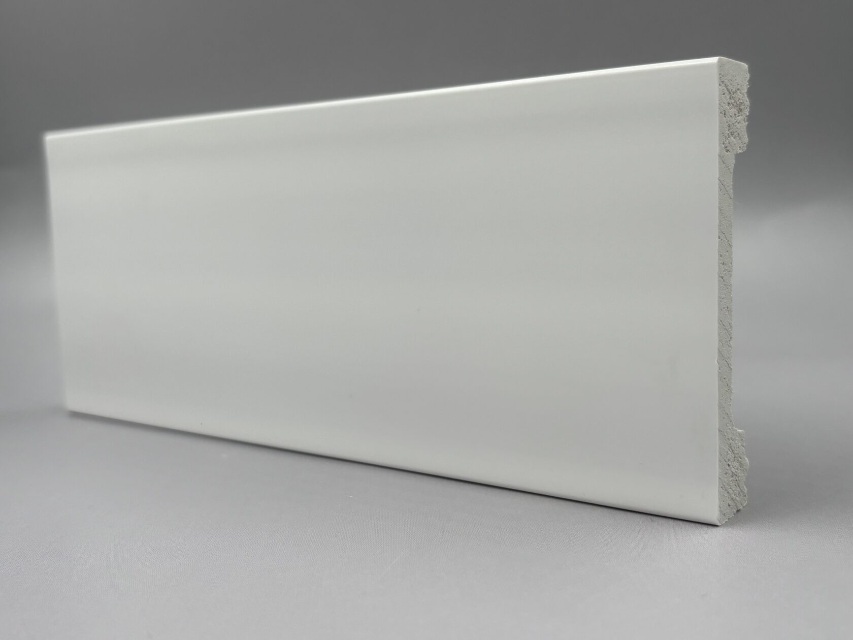 Плинтус из полистирола высокой плотности Волшебная Палочка 80*15*2000. MSPOL 101 Белый под покраску