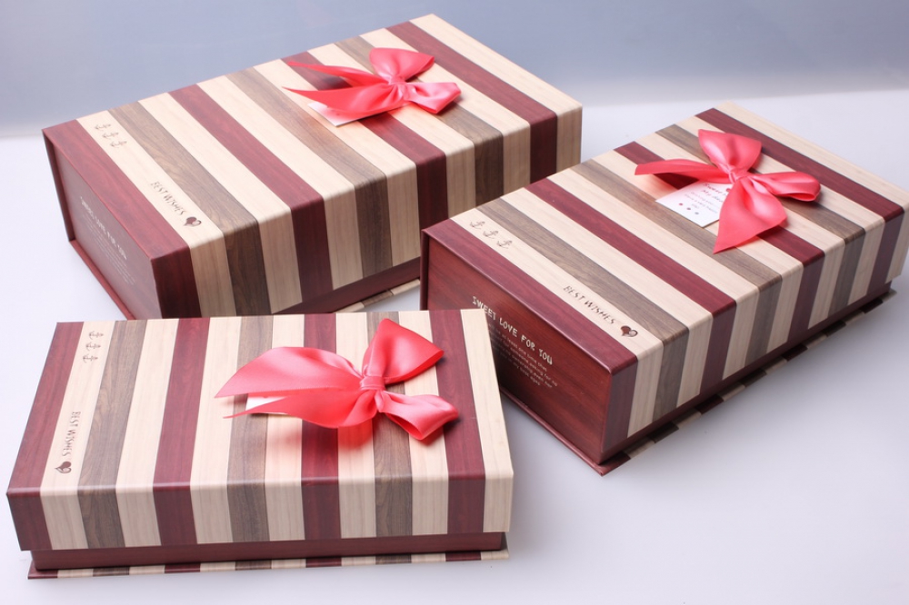 Коробок подарков. Подарочные коробки. Подарочная коробочка. Красивые коробки. Красивые коробки для подарков.