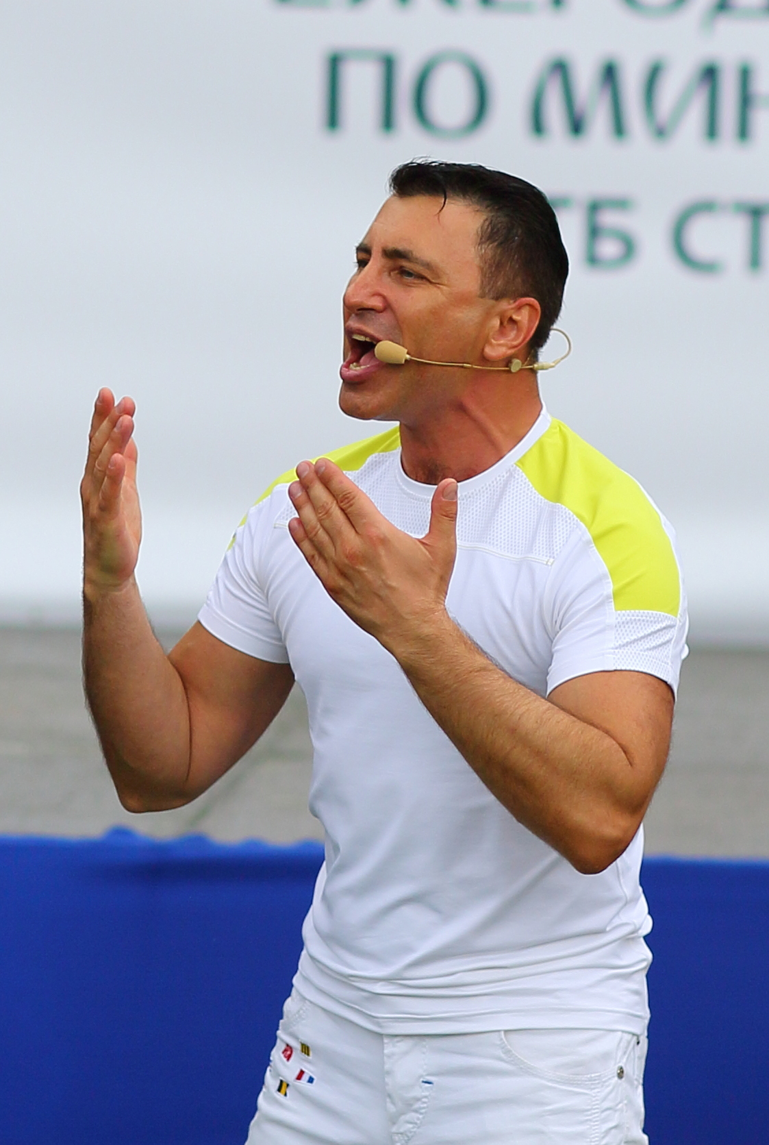 Ведущий спортивной. Владимир Алексеев ведущий спортивных мероприятий. Спортивный ведущий. Спортивный ведущий Молдова. Спортивный ведущий Россия-2 Алексей Львов.