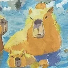 Ученица базового курса 11–17 лет с живописной работой «Капибары»