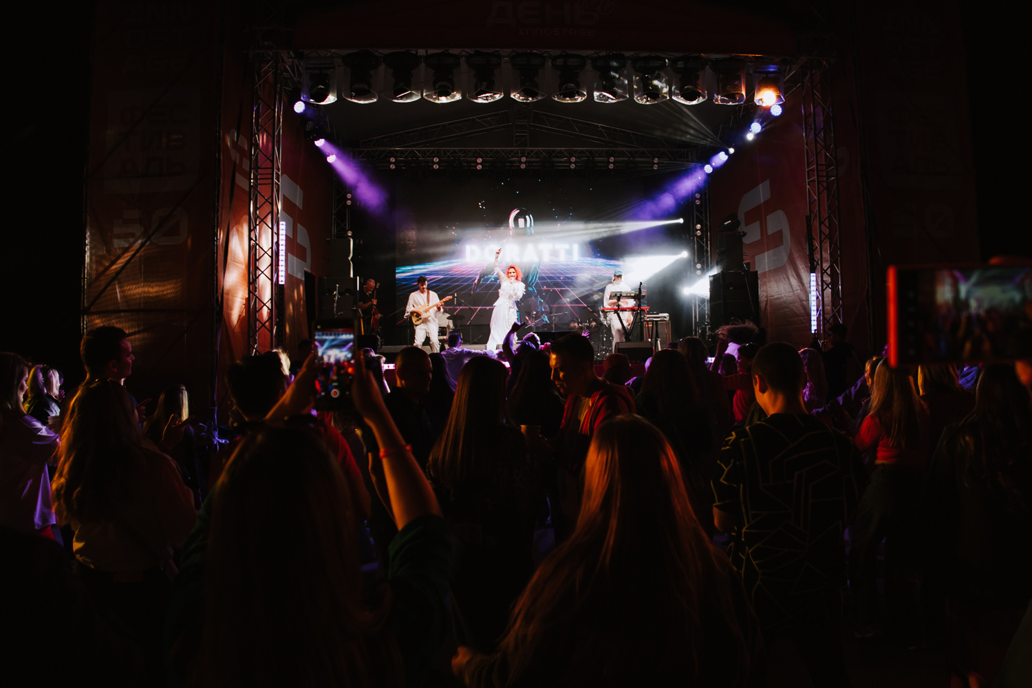 Группа-проект со стильной, светлой музыкой для настоящих меломанов. В нашей коллекции как эксклюзивы, которые удивят слушателей, так и настоящие бомбы топ-чартов всех времен. мы приготовили для вас 4 совершенно разных формата.