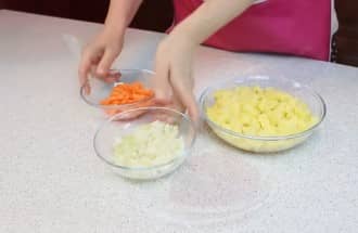 Приготовление «Ленинградского» рассольника с перловкой: шаг 7