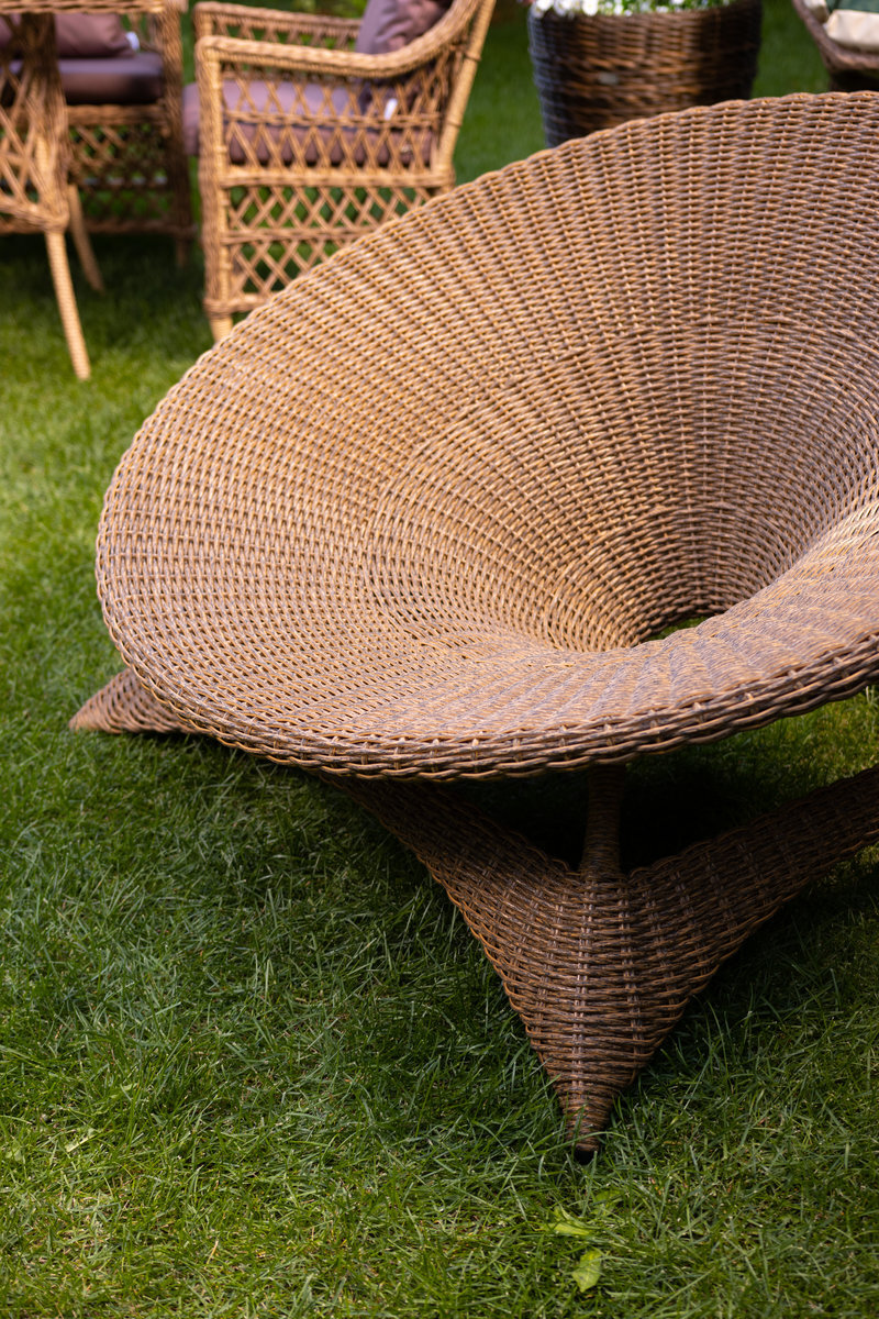 Кресла и шезлонги для отдыха ручной работы из ротанга от Малакка