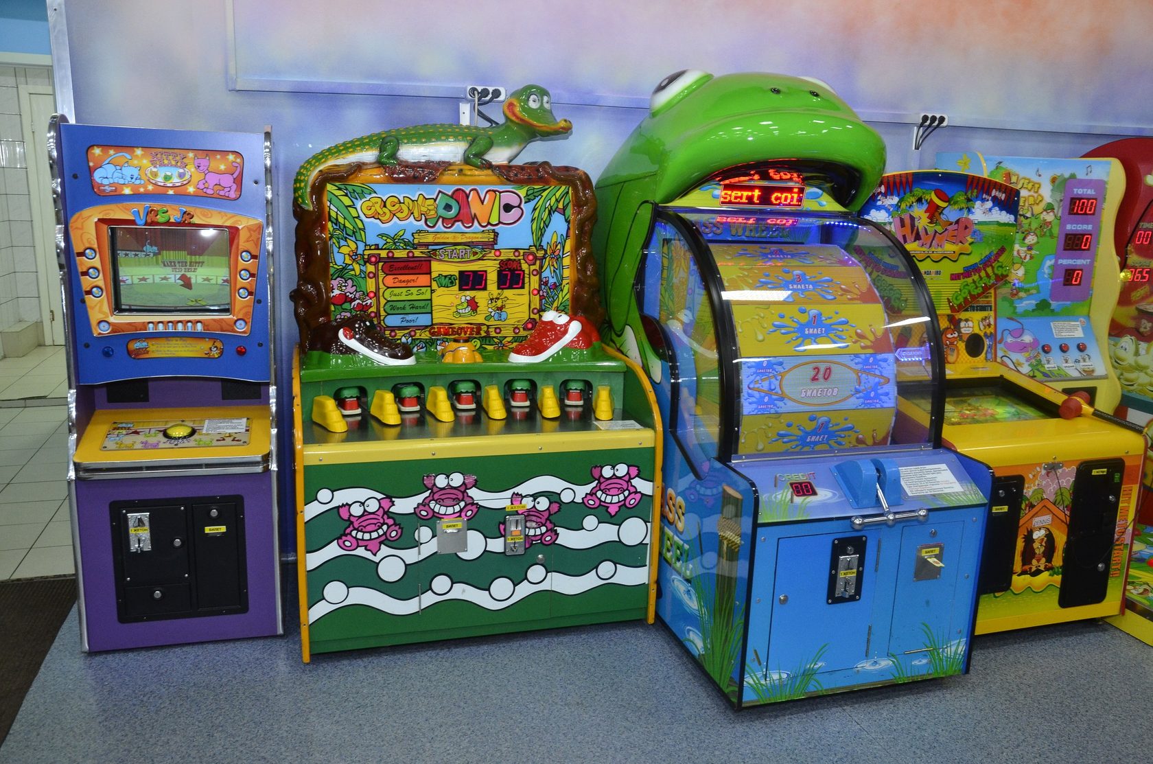 Игры автоматы купить. Детский игровой автомат. Детский игровой аппарат. Развлекательные детские игровые автоматы. Развлекательные игровые автоматы это.