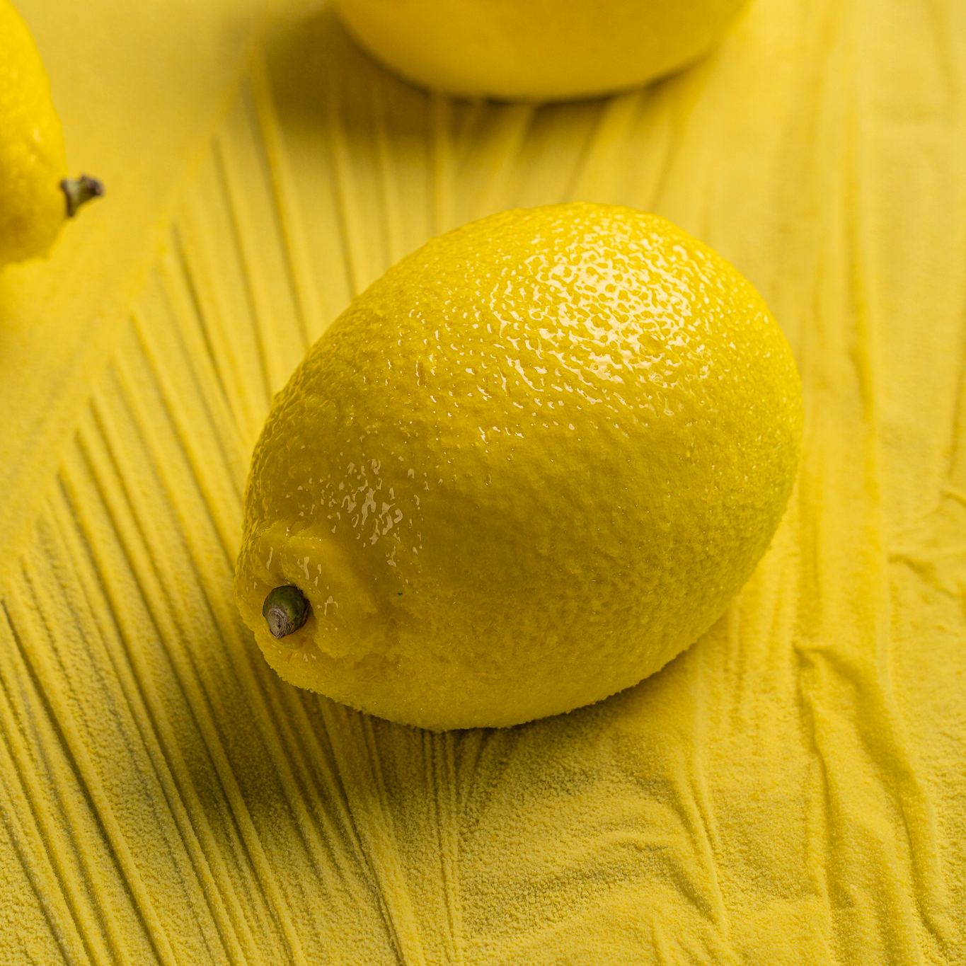 Lemon individual mousse cake