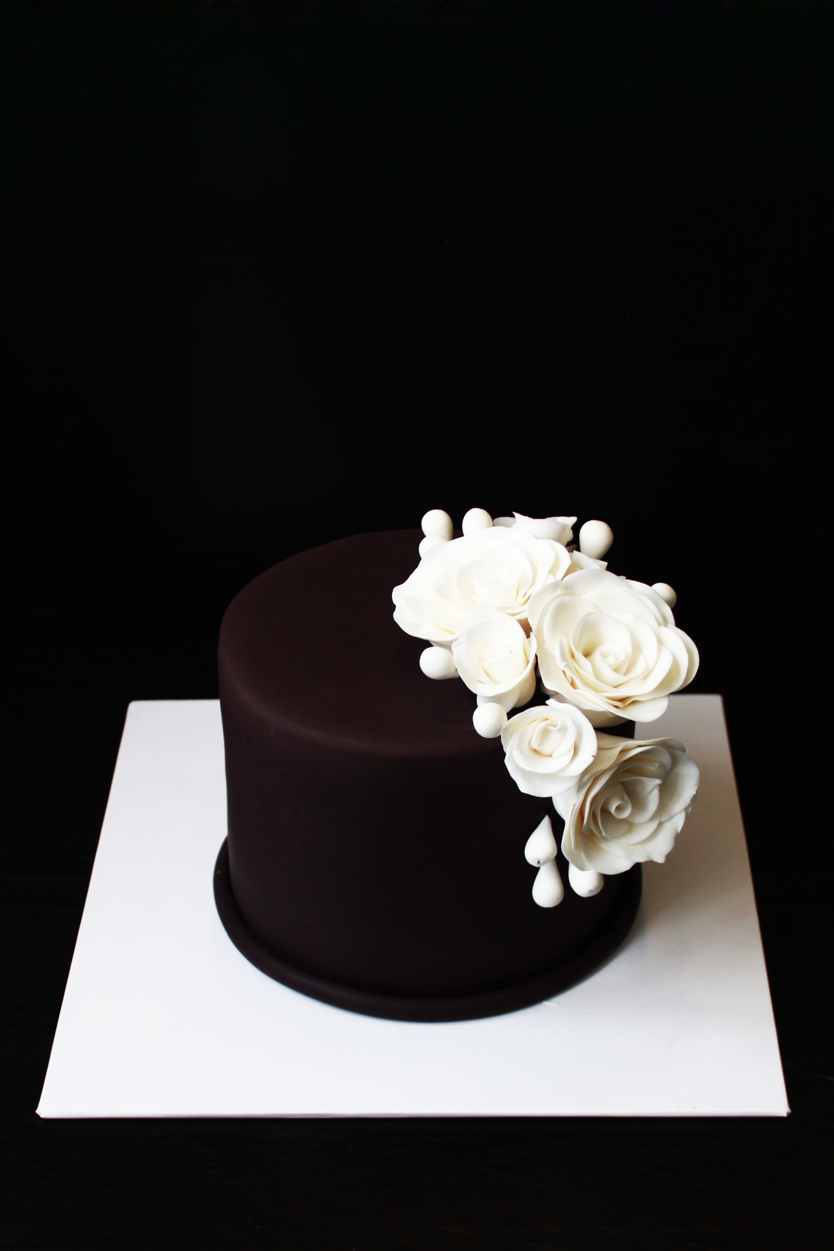 Черно белый торт одноярусный