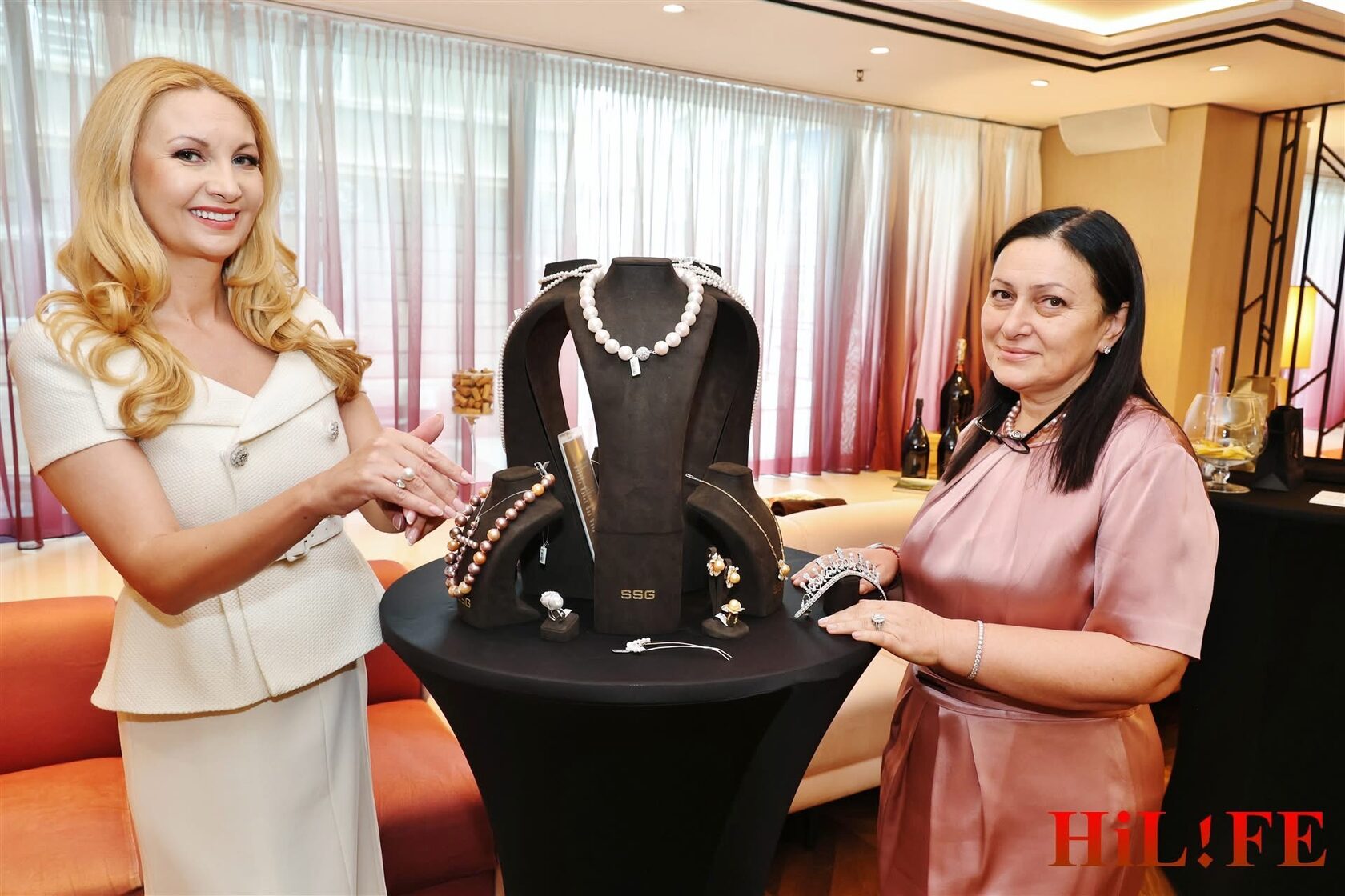 Йордана Димитрова и Мирела Ненчова с перлени бижута от SSG Jewelry