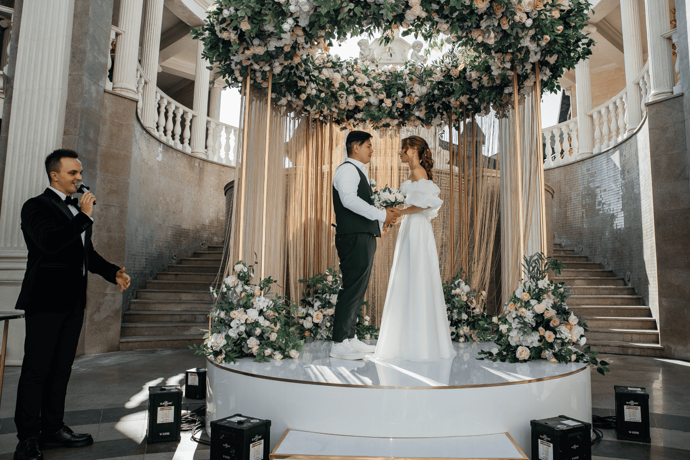 Ведущий свадьбы Евгений Токарь Владивосток