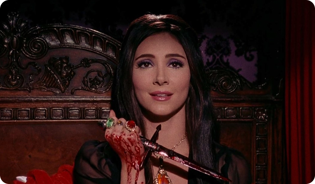 Женщина с ножом