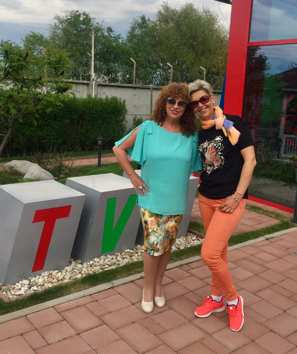Олга Бузина от TV1 с Валентина Георгиева, арт.директор на Международния хоров фестивал в Балчик „Черноморски звуци".