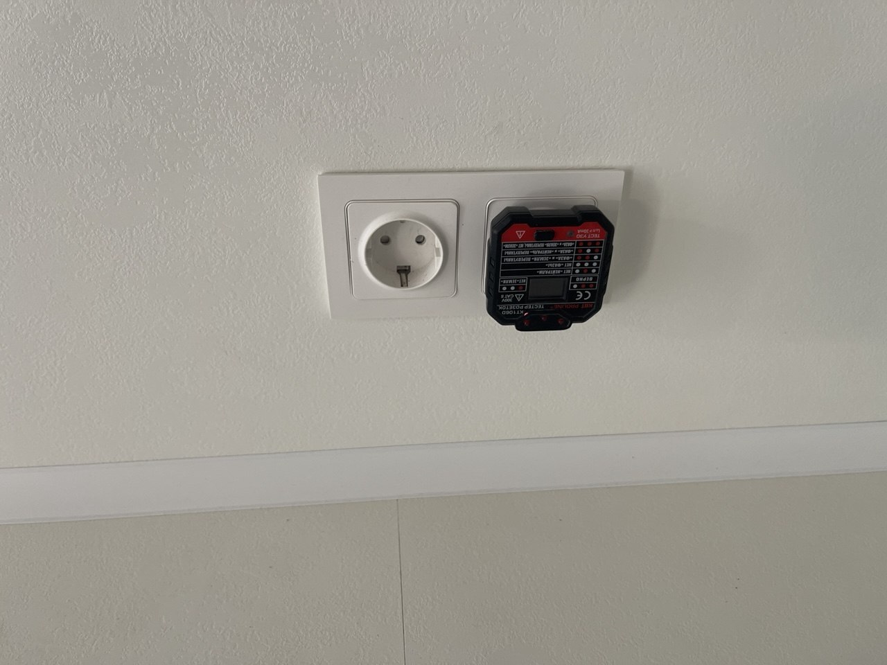 Отсутствует напряжение в розетках