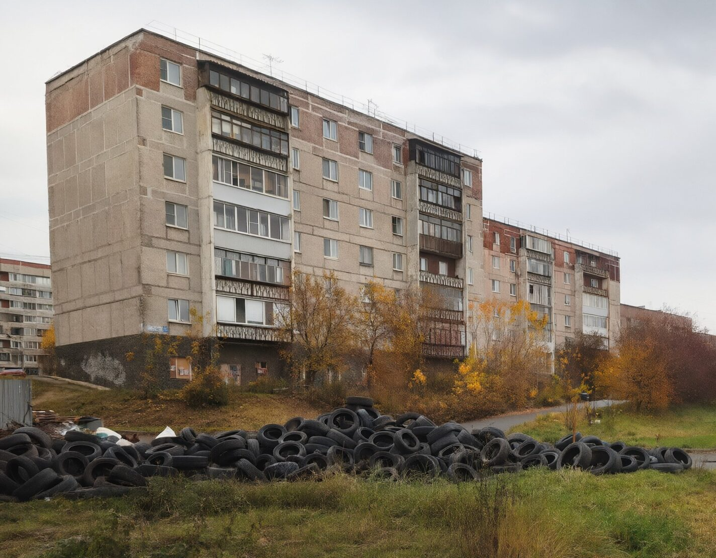 Ёмкости с отработанным моторным маслом, подготовленные к сдаче на утилизацию