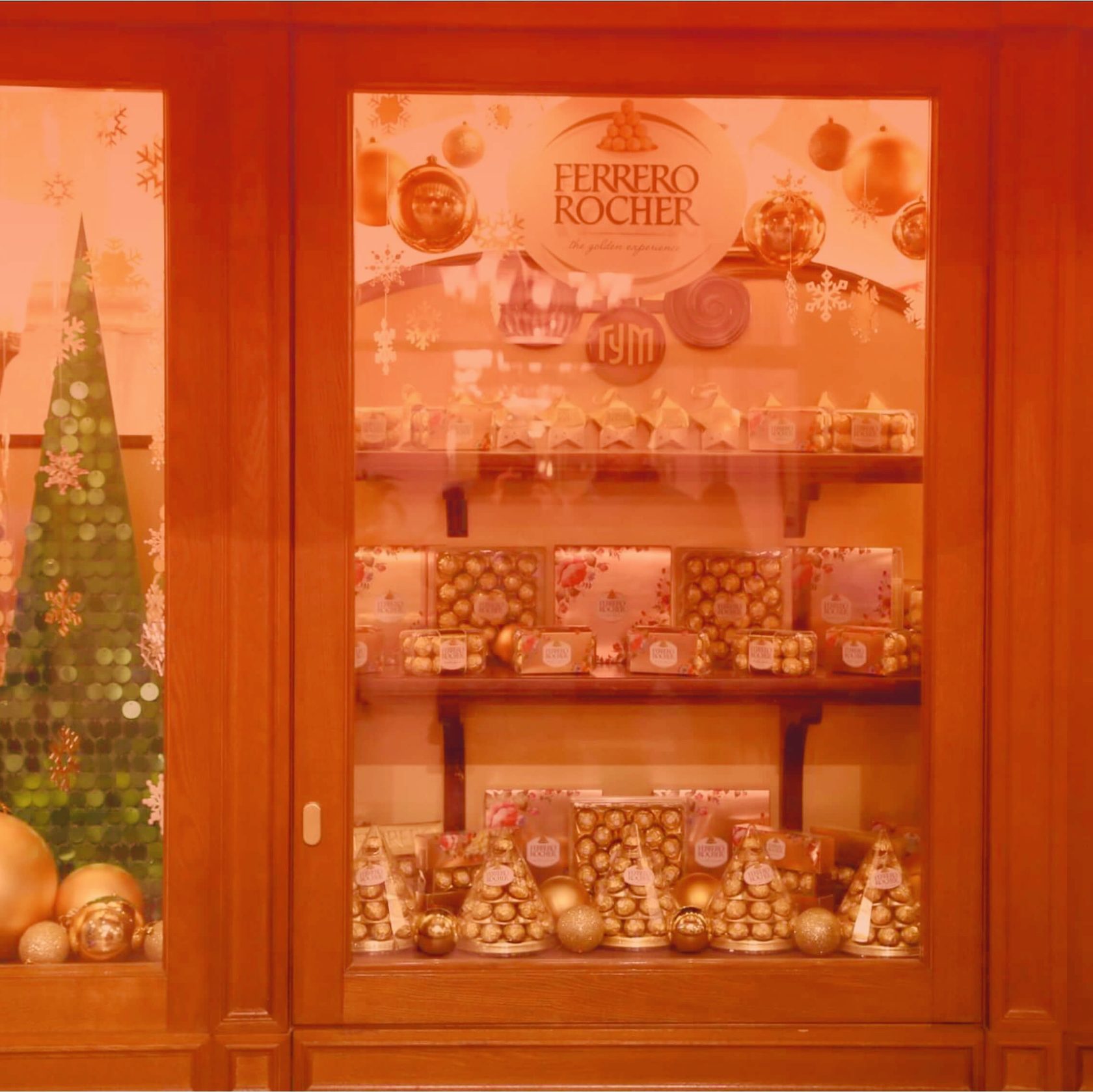 Живая реклама в декорировании помещений