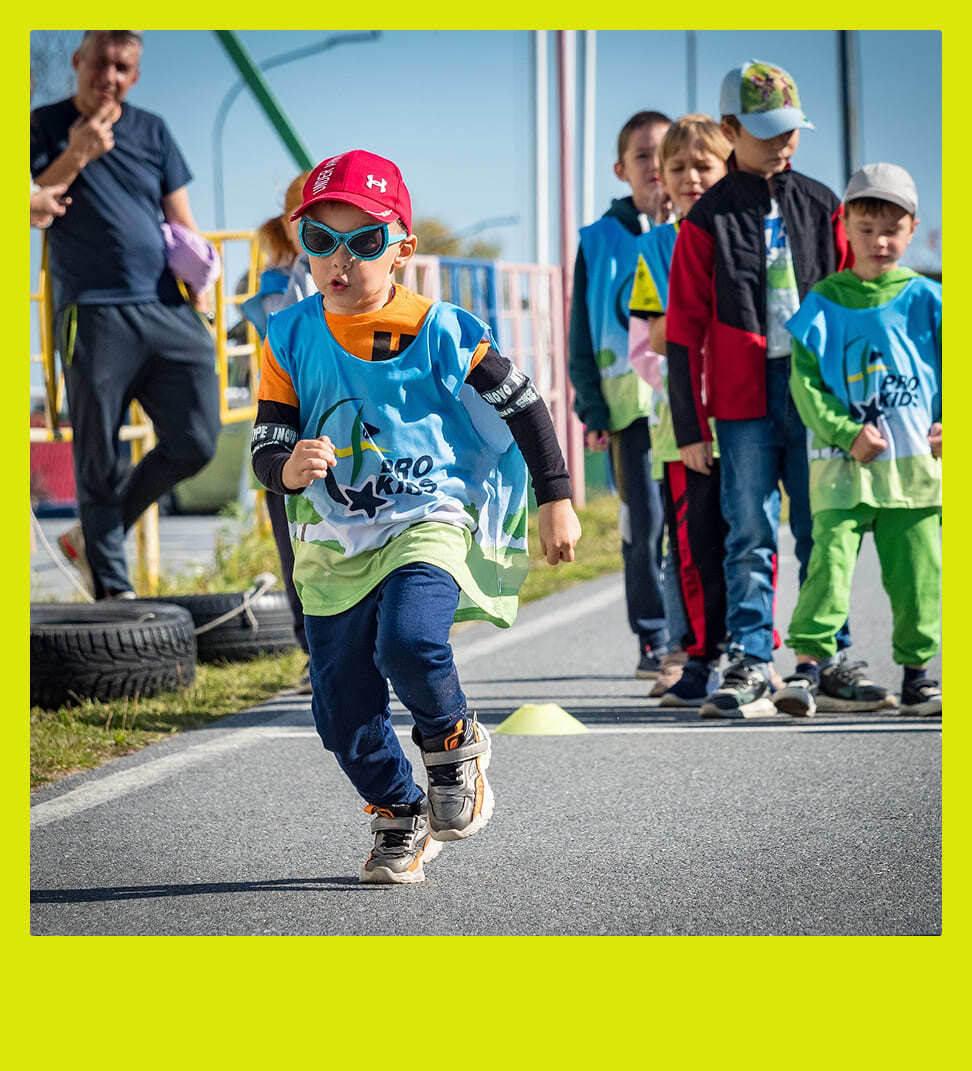 Групповая пробежка в лесу