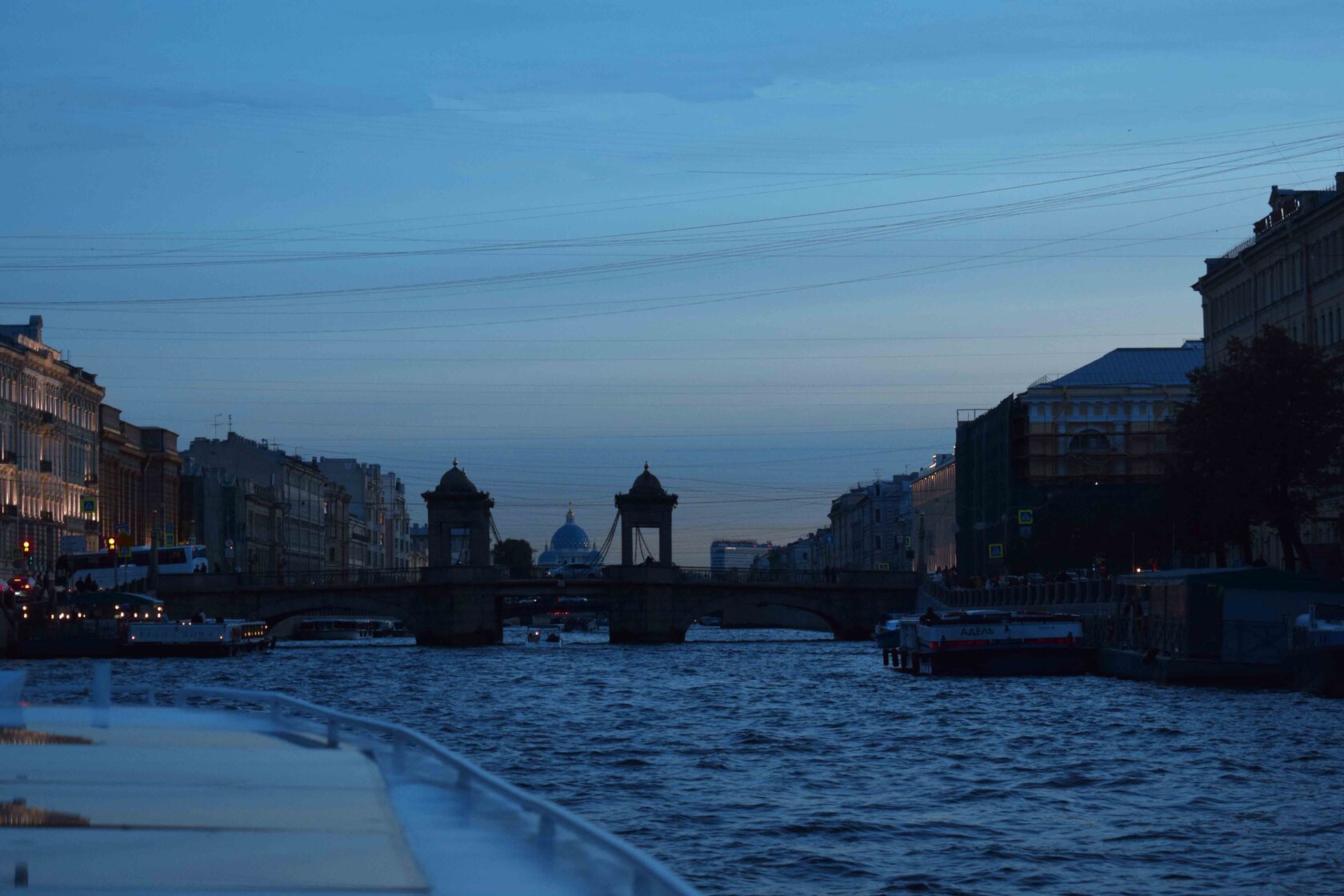 Прогулка по реке Фонтанке на катере с капитаном, мост Ломоносова