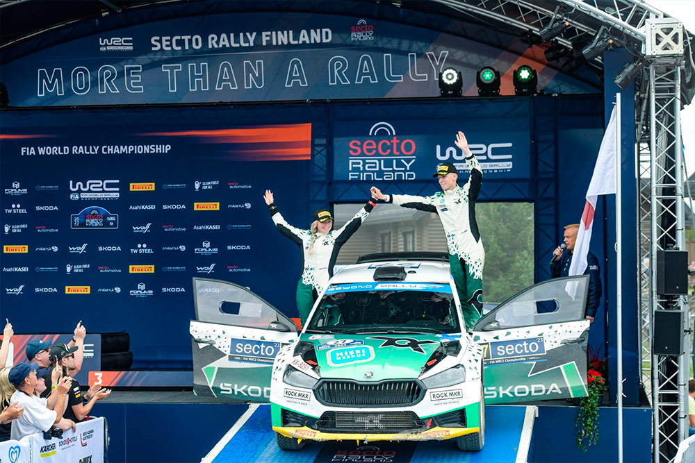 Победители ралли Финляндия 2023 в зачете WRC2 Сами Паяри и Энни Мялконен, Škoda Fabia RS Rally2/Фото: Luca Barsali / NurPhoto / Getty Images