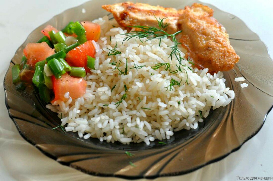 Сухой рис для курицы. Рис с курицей. Куриная грудка с рисом. Куриная грудка с рисом и овощами. Рис с грудкой.