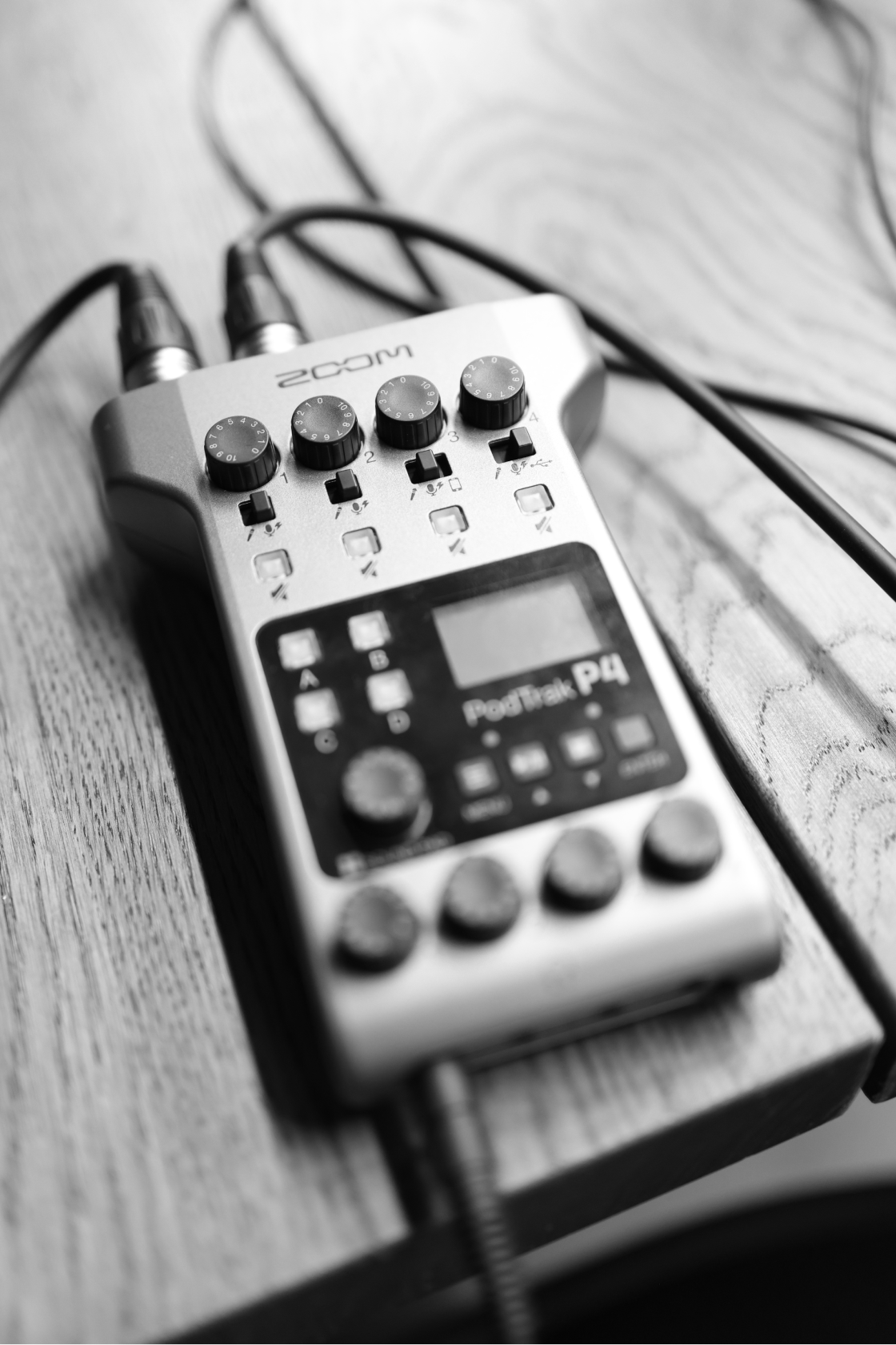 Рекордер Zoom для профессиональной записи подкастов и вебинаров с студии Podcast Moscow