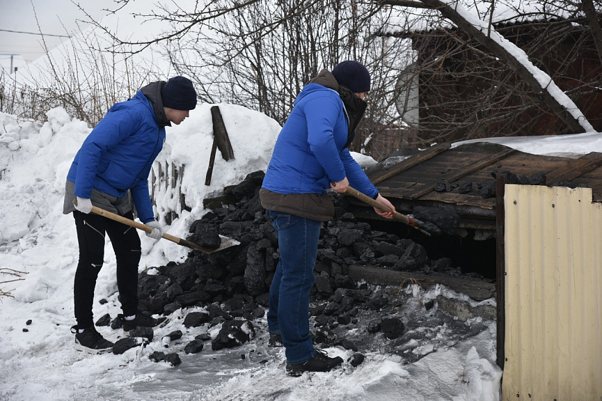 Коллективная помощь односельчанам оказавшимся в трудном положении. Депутат Кемерово Заводский район. Юрьев депутат Кемерово. Екатерина грунтовая депутат по Кемеровскому СТО первому.