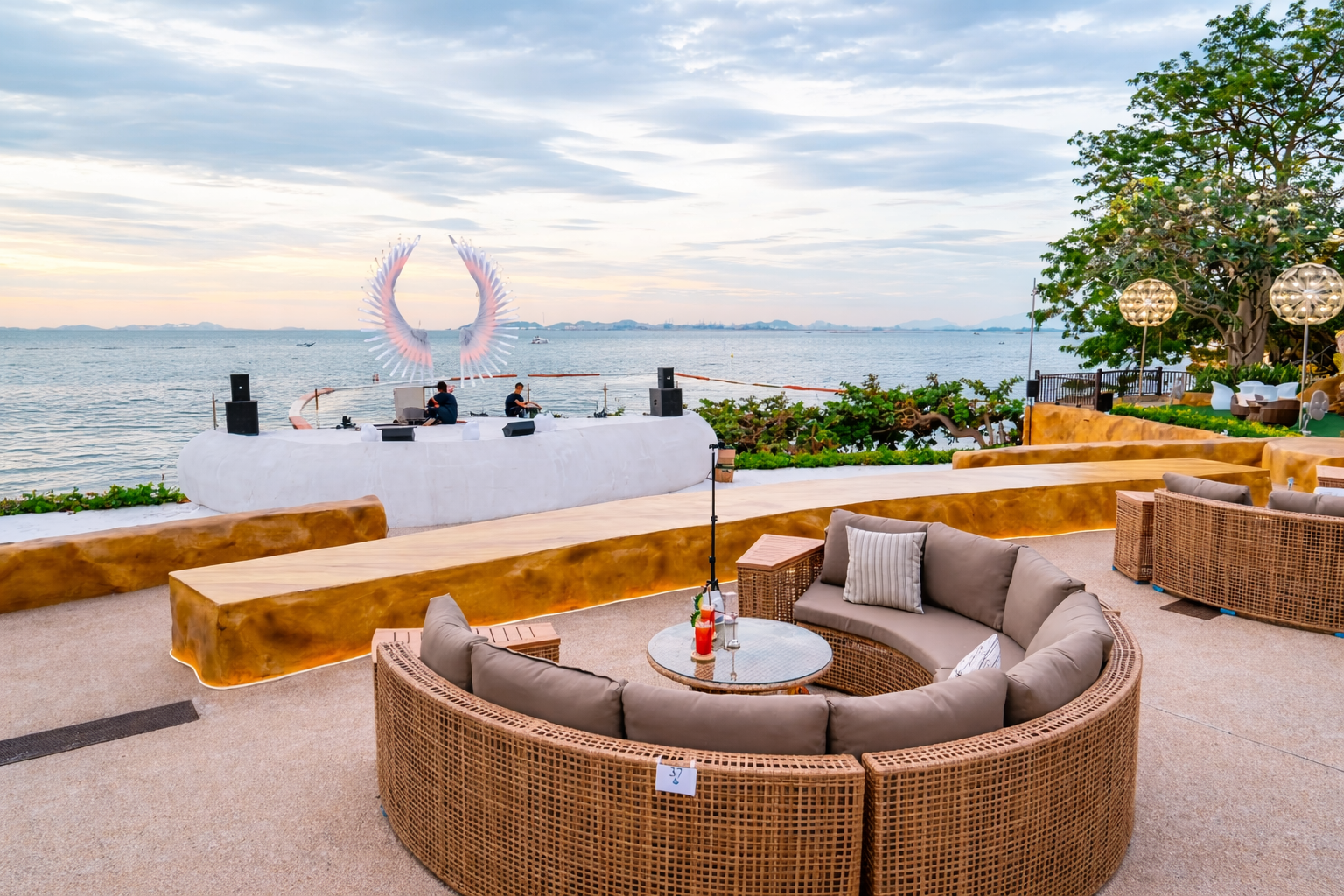 Ресторан у моря Blue Dragon в Паттайе